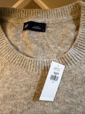 GAP Women’s Crewneck Sweater in Light Gray Heather